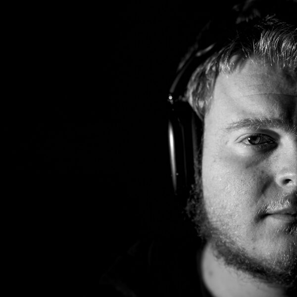 Test de ma nouvelle Nanlite à travers une série d’autoportraits : noir profond, rim light …